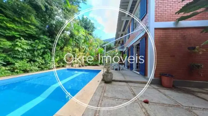 Foto do imóvel - Casa de condomínio à venda com 4 quartos, 2 suítes, 500 m², 5 banheiros e 5 vagas na garagem em