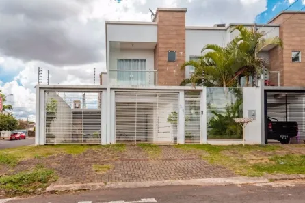 Sobrado com 3 Quartos à venda, 132m² no Centro, Cascavel
