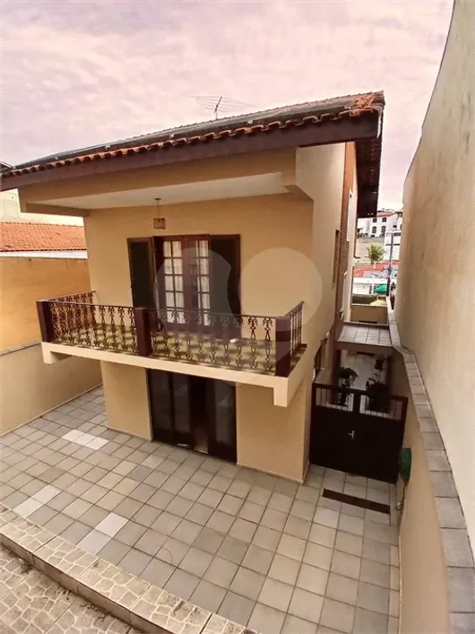 Foto do imóvel - Sobrado à venda com 3 quartos, 2 suítes, 350 m², 4 banheiros e 5 vagas na garagem em