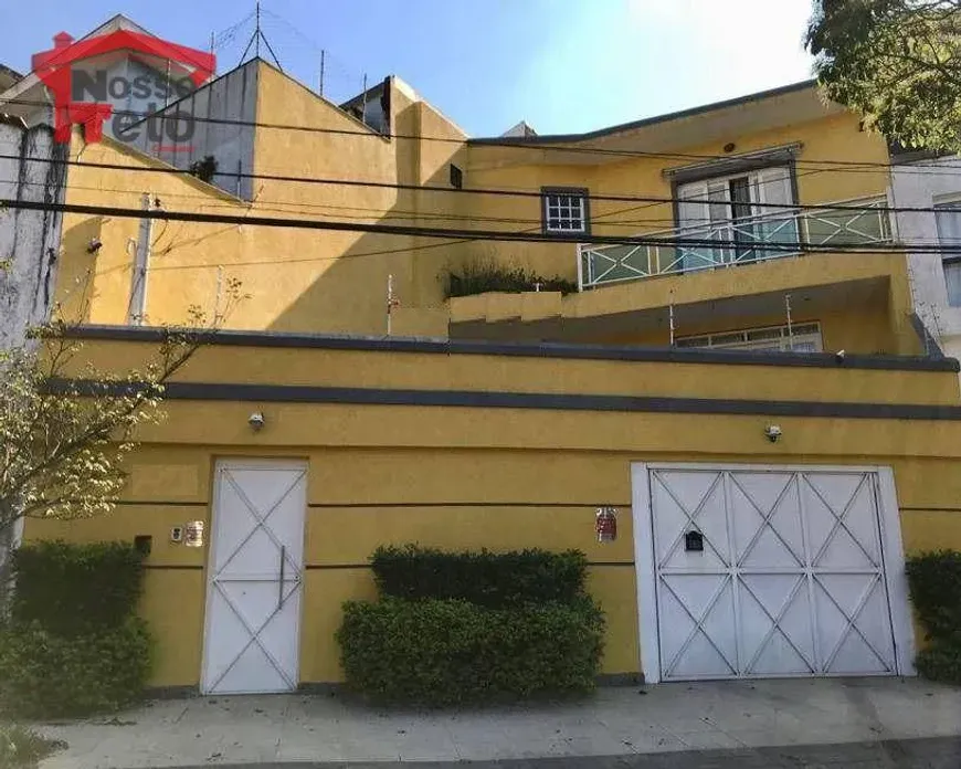 Foto do imóvel - Sobrado à venda com 4 quartos, 3 suítes, 200 m², 5 banheiros e 2 vagas na garagem em