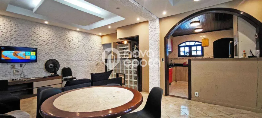 Foto do imóvel - Casa de vila à venda com 4 quartos, 2 suítes, 2 vagas na garagem e piscina no condomínio em