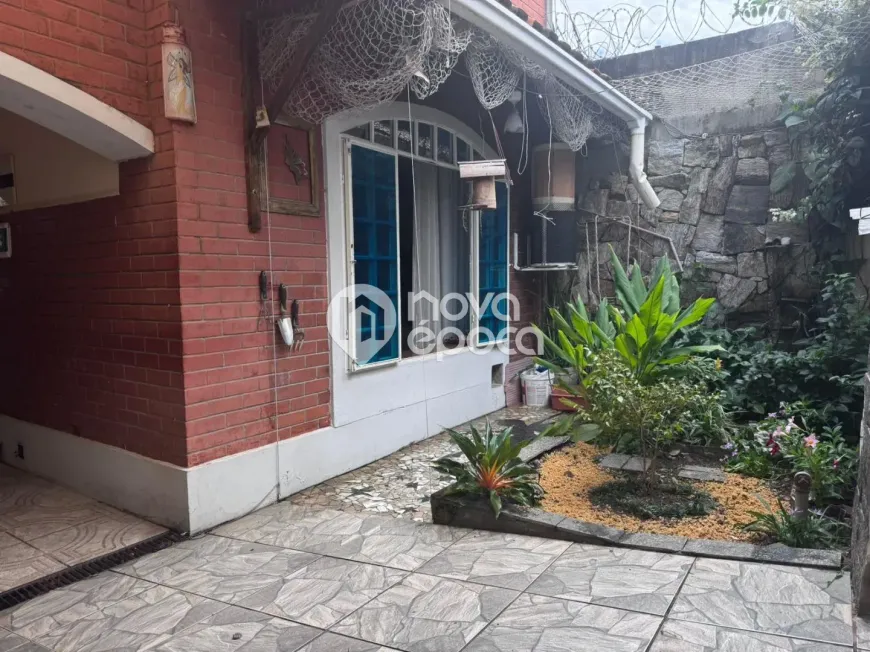 Foto do imóvel - Casa à venda com 4 quartos, 2 banheiros, 63 m², 1 vaga e churrasqueira no condomínio em