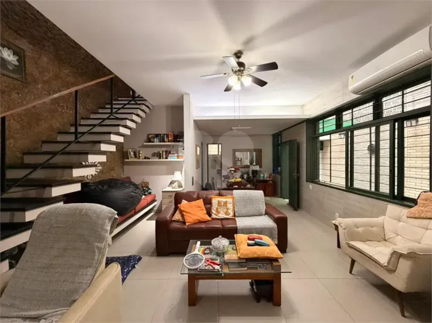 Foto do imóvel - Casa para alugar com 350 m², 7 quartos, 5 banheiros, 2 vagas