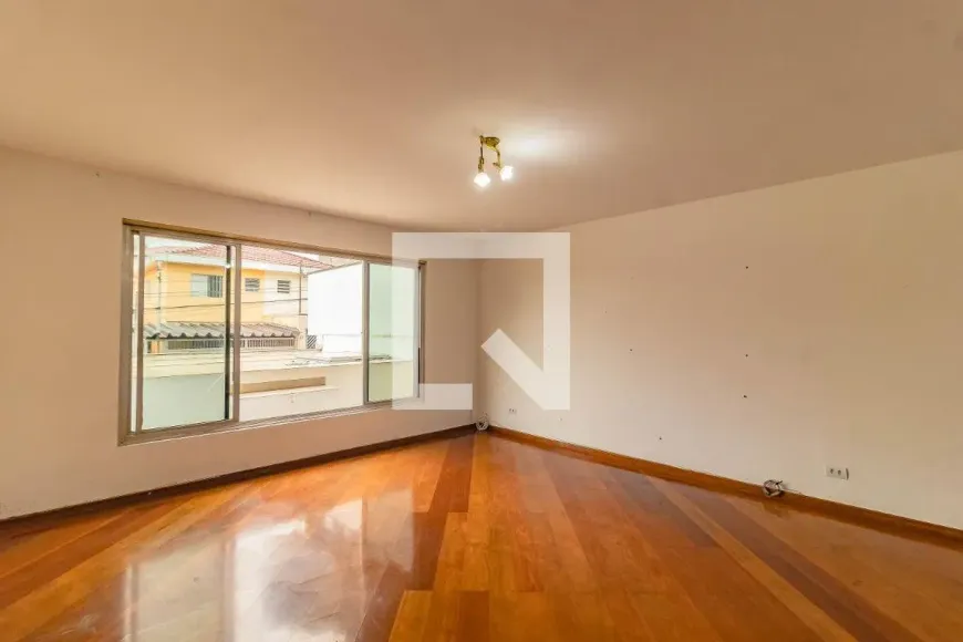 Foto do imóvel - Casa à venda com 3 quartos, 1 suíte, 2 banheiros e 2 vagas próxima ao Metrô Conceição em