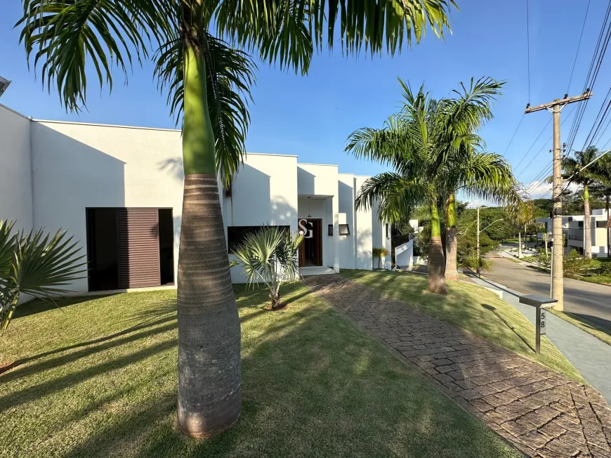 Foto do imóvel - Casa à venda com 3 quartos, 3 suítes, 340 m², 5 banheiros e 6 vagas na garagem em