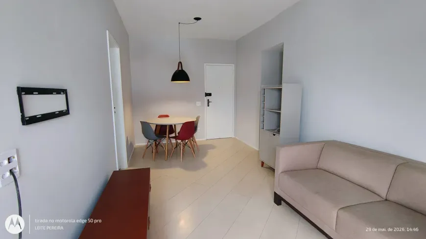 Foto do imóvel - Apartamento mobiliado com varanda para alugar, 2 quartos (1 suíte), 2 banheiros, 69 m², 1 vaga.