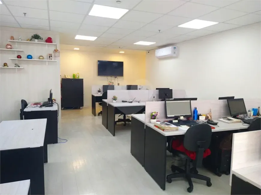 Foto do imóvel - Sala/Conjunto/Escritório à venda com 63 m², 1 banheiro e 2 vagas na garagem próximo à Estação.
