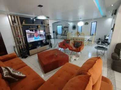Sobrado com 4 Quartos para alugar, 420m² no Vila Áurea, Poá