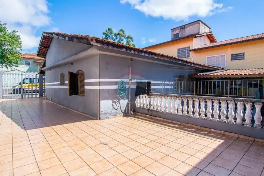 Foto do imóvel - Casa à venda com 5 quartos, 2 banheiros, 3 vagas na garagem, quintal e aceita animais em