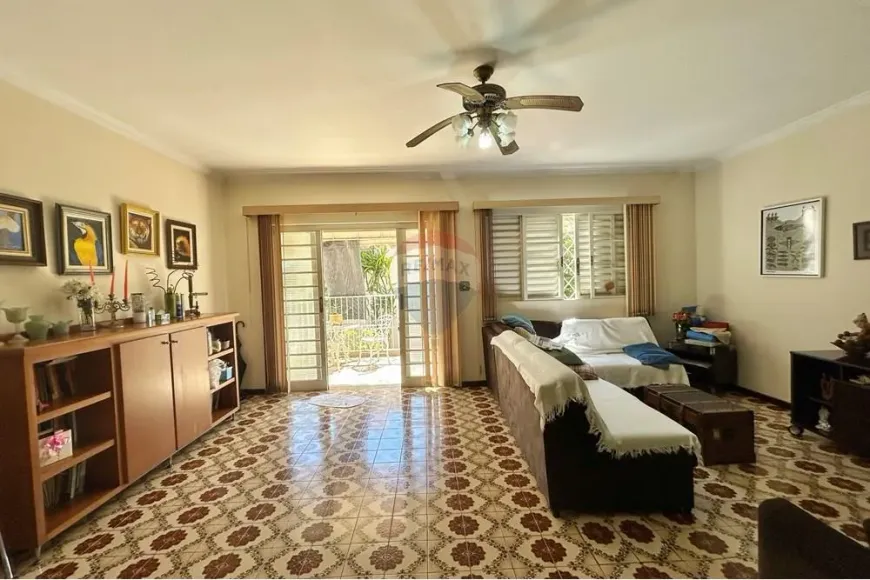 Foto do imóvel - Casa à venda com 4 quartos, 4 suítes, 302 m², 6 banheiros e 4 vagas na garagem em