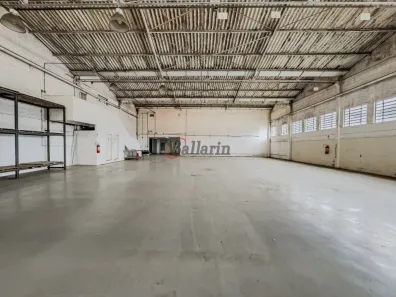 Galpão / Depósito / Armazém para venda ou aluguel, 1750m² no Centro, Diadema
