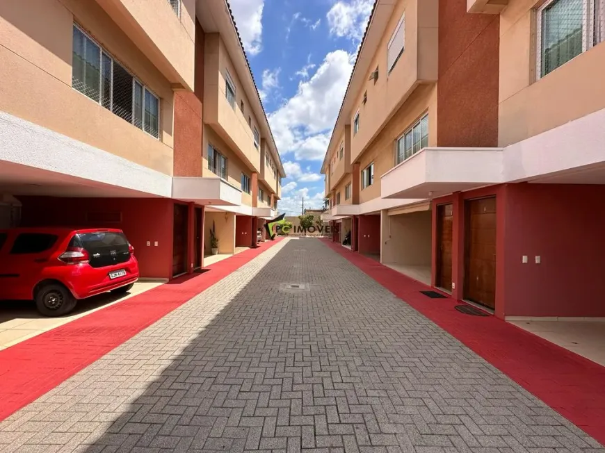 Foto do imóvel - Casa de condomínio à venda com 3 quartos, 1 suíte, 132 m², 4 banheiros e 3 vagas na garagem em