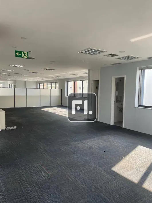 Foto do imóvel - Sala/Conjunto/Escritório mobiliado com ar-condicionado, 180 m² e 6 vagas para alugar em