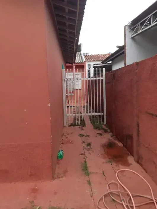 Foto do imóvel - Casa à venda com 3 quartos, 1 banheiro e 2 vagas na garagem em