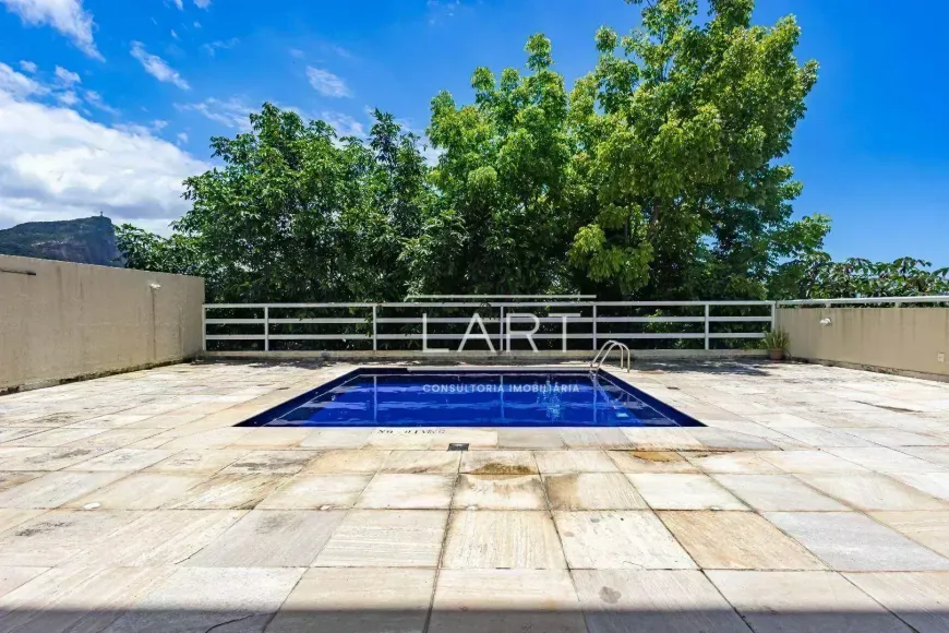 Foto do imóvel - Casa de condomínio para alugar com 5 quartos, 4 suítes, 4 banheiros e 4 vagas próximo ao Metrô.