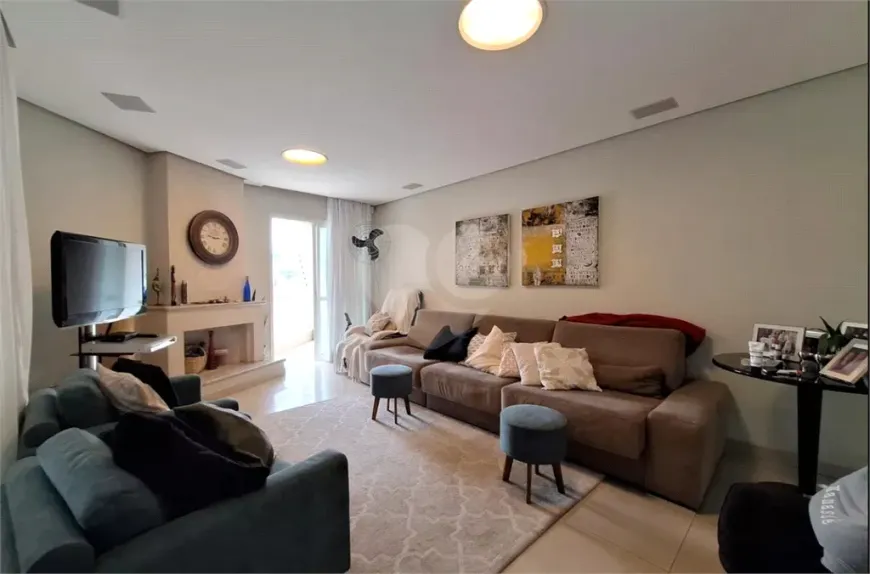 Foto do imóvel - Casa à venda com 3 quartos, 3 suítes, 4 banheiros, 240 m², 4 vagas e churrasqueira no.