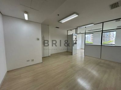 Conjunto Comercial / Sala à venda, 42m² no Cidade Monções, São Paulo