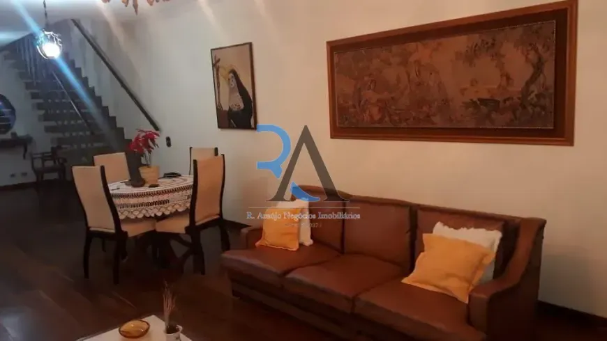 Foto do imóvel - Casa à venda com 4 quartos, 1 suíte, 287 m², 4 banheiros e 4 vagas na garagem em