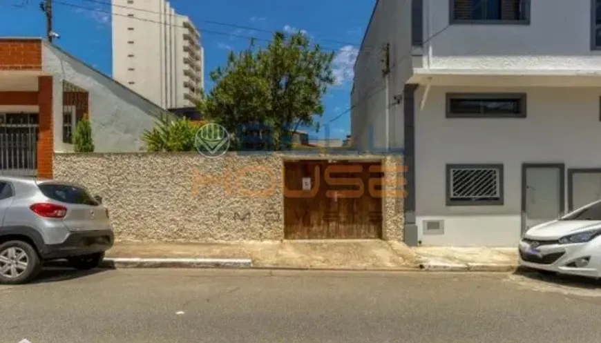 Foto do imóvel - Casa à venda com 3 quartos, 2 banheiros, 3 vagas na garagem e aceita animais em