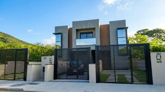 Casa com 3 Quartos à venda, 121m² no Carianos, Florianópolis
