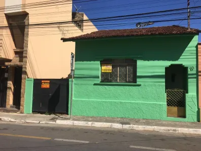 Casa com 5 Quartos para alugar, 80m² no Centro, Pouso Alegre