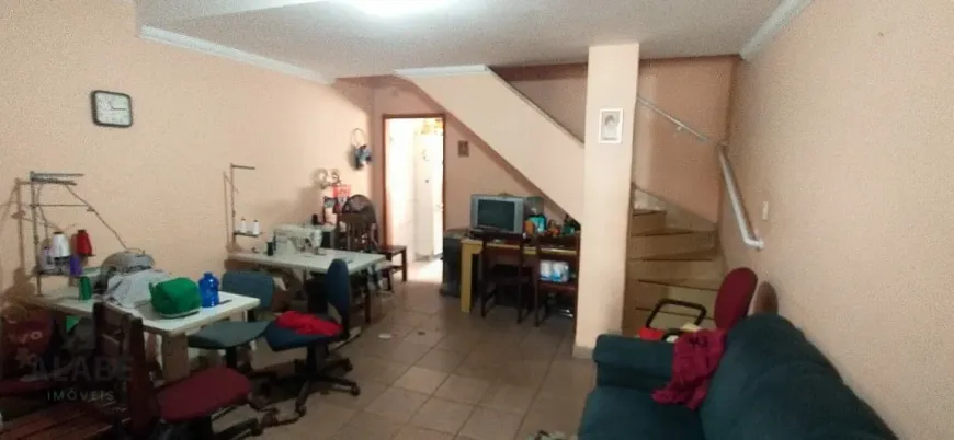 Foto do imóvel - Sobrado à venda com 2 quartos, 1 banheiro e 1 vaga na garagem em