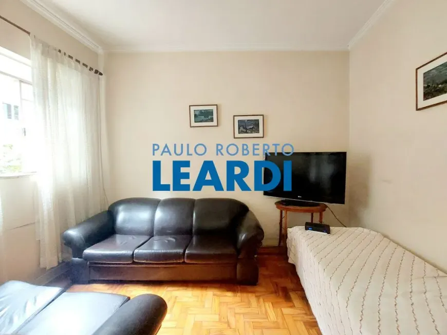 Foto do imóvel - Casa à venda com 3 quartos, 2 banheiros, quintal e aceita animais próximo ao Metrô Palmeiras.