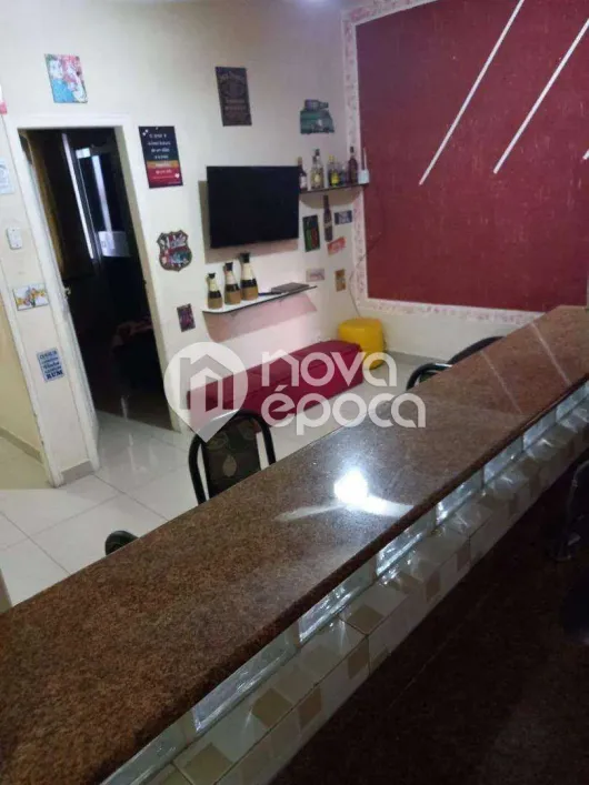 Foto do imóvel - Apartamento à venda com 2 quartos, 1 banheiro, varanda e aceita animais próximo à Estação Ramos.