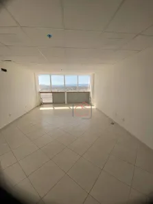 Conjunto Comercial / Sala para venda ou aluguel, 30m² no Imbetiba, Macaé
