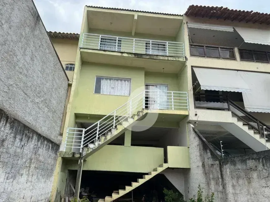 Foto do imóvel - Casa à venda com 3 quartos, 1 suíte, 3 banheiros, 220 m² e 4 vagas na garagem em