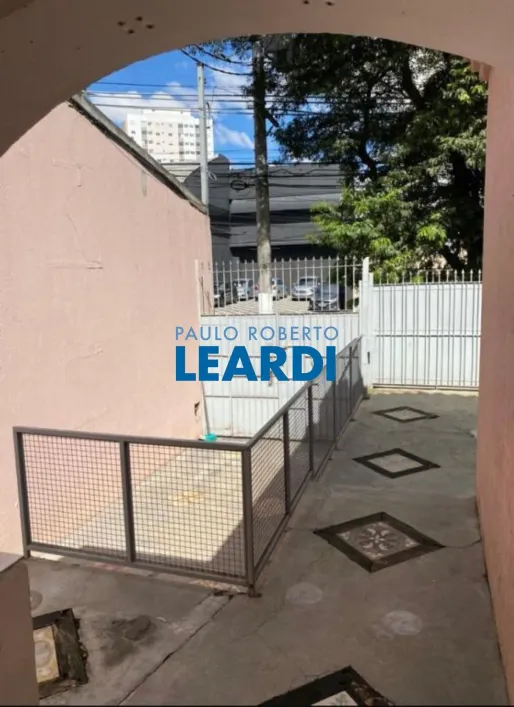 Foto do imóvel - Sobrado à venda com 2 quartos, 1 a 2 banheiros, 1 a 2 vagas na garagem e quintal em