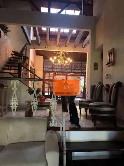Foto do imóvel - Vende - Casa Duplex espaçosa, dentro de Condomínio com 1340