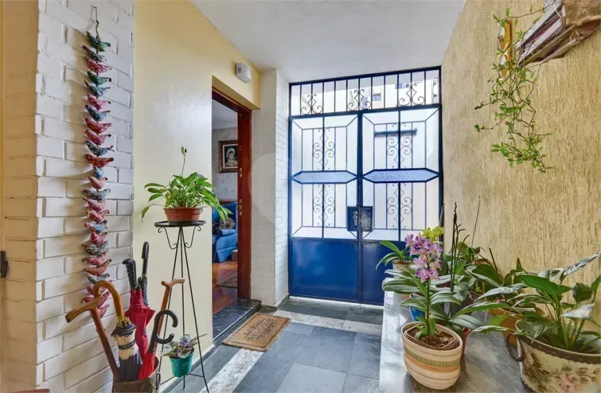 Foto do imóvel - Sobrado à venda com 3 quartos, 2 suítes, 5 banheiros, 240 m² e 2 vagas na garagem em