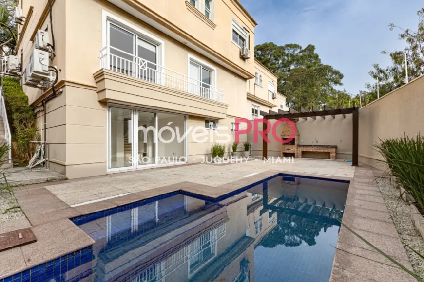 Foto do imóvel - Casa de condomínio à venda com 4 quartos, 4 suítes, de 565 a 570 m², 1 a 7 banheiros e 4 vagas.
