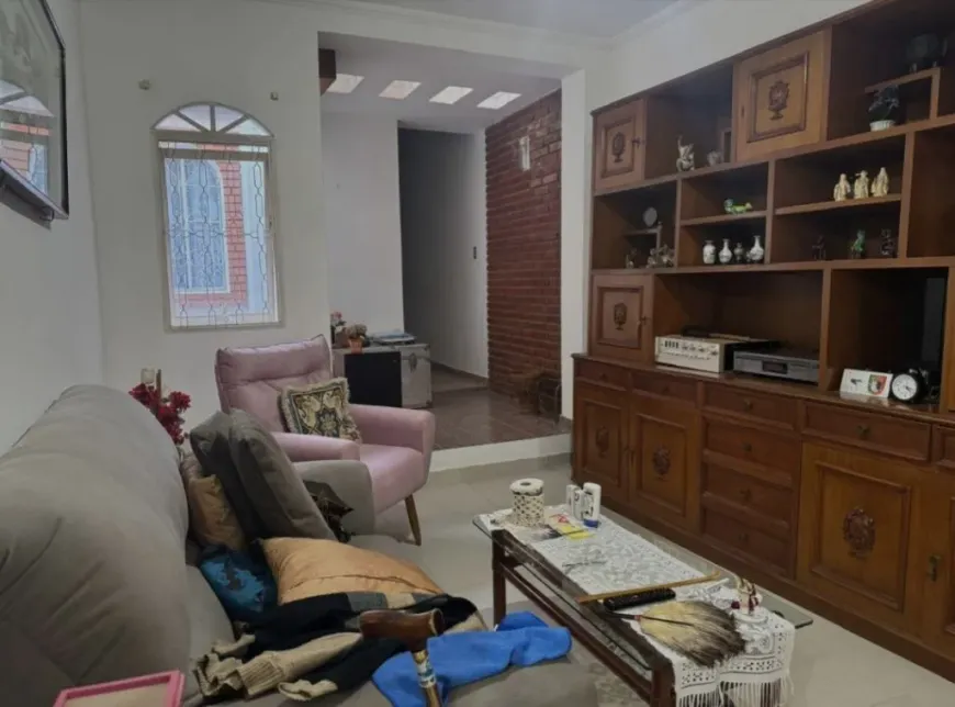 Foto do imóvel - Casa à venda com 2 quartos, sendo uma suíte, aceita animais, 133 m², 2 banheiros e 2 vagas em