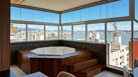 Apartamento com 3 Quartos à venda, 244m² no Agronômica, Florianópolis