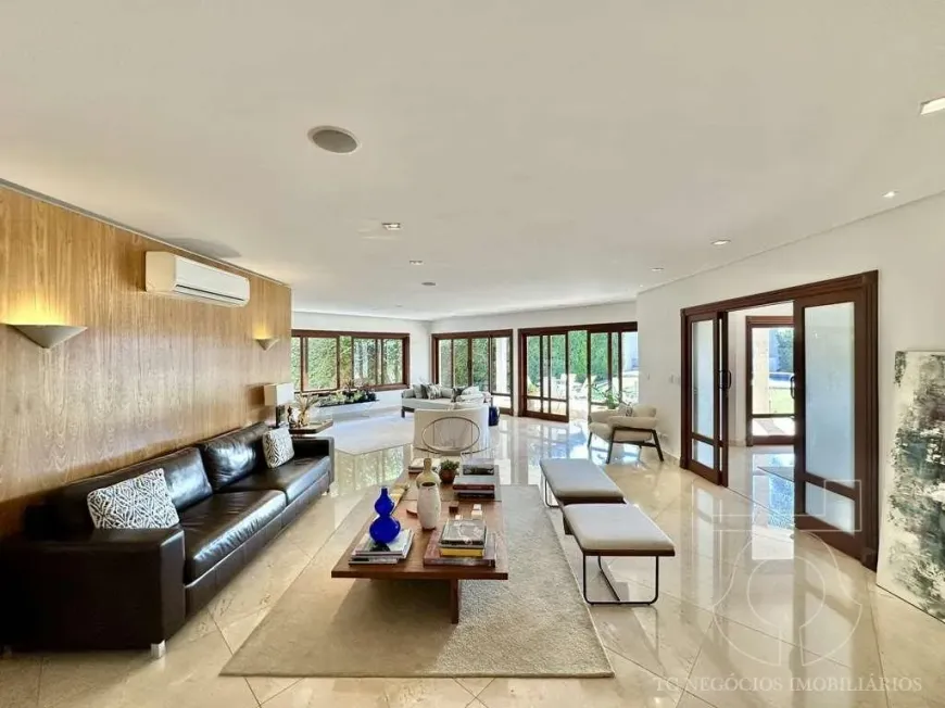 Foto do imóvel - Casa de condomínio à venda com 3 a 5 quartos, 5 suítes, de 557 a 752 m², 3 a 8 banheiros e 3 a.