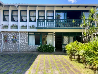 Casa com 4 Quartos à venda, 240m² no Valparaíso, Petrópolis
