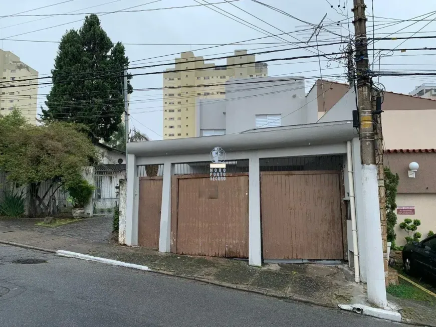 Foto do imóvel - Sobrado à venda com 3 quartos, 2 banheiros, 4 vagas na garagem, quintal e aceita animais em