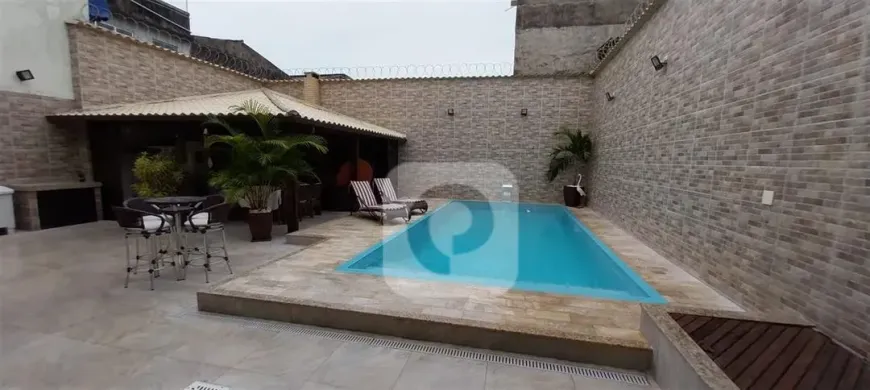 Foto do imóvel - Casa à venda com 4 quartos, 2 suítes, de 240 a 258 m², 3 a 5 banheiros e 2 a 3 vagas na garagem.