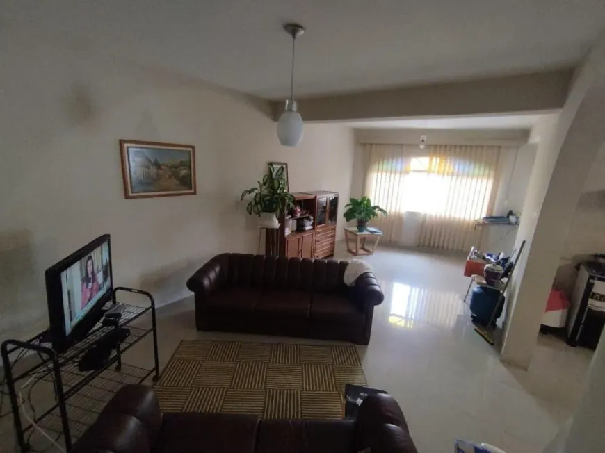 Foto do imóvel - Sobrado à venda com 3 quartos, 1 suíte, 200 m², de 2 a 4 banheiros e 1 a 2 vagas na garagem em