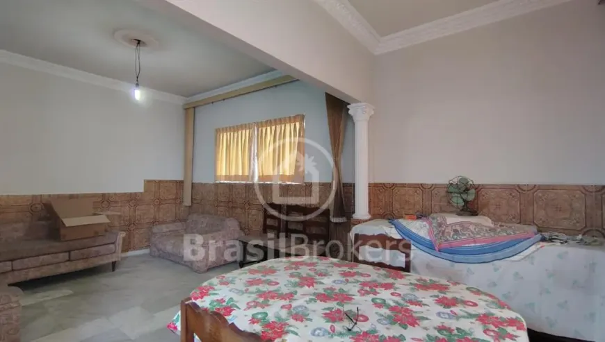 Foto do imóvel - Casa à venda com 6 quartos, 2 suítes, 296 m², 6 banheiros e 6 vagas próximo à Estação Engenho.
