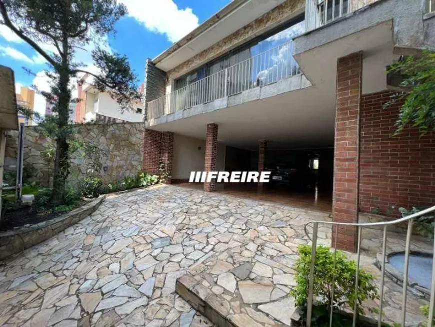Foto do imóvel - Casa para alugar com 3 quartos, 1 suíte, 263 m², 2 banheiros e 4 vagas na garagem em