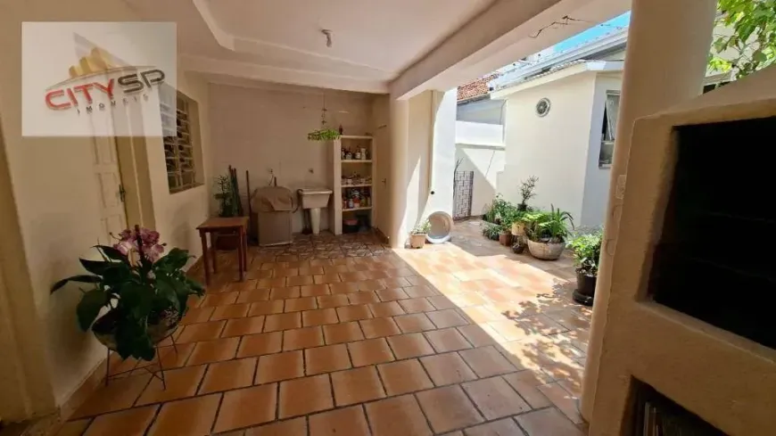 Foto do imóvel - Casa térrea com dois pavimentos, dispondo de: