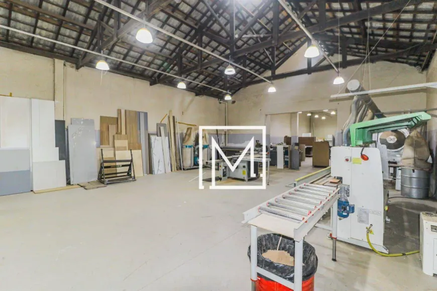 Foto do imóvel - Galpão/Depósito/Armazém disponível para locação com 970 m², 2 banheiros e 3 vagas na garagem.