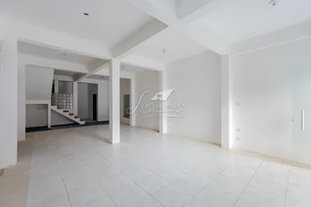 Prédio/Edifício Inteiro para alugar, 120m² no Sítio Cercado, Curitiba