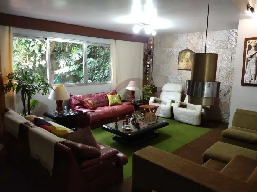 Foto do imóvel - Sobrado à venda com 3 quartos, 1 suíte, 350 m², 2 banheiros e 5 vagas, próximo ao Metrô São.