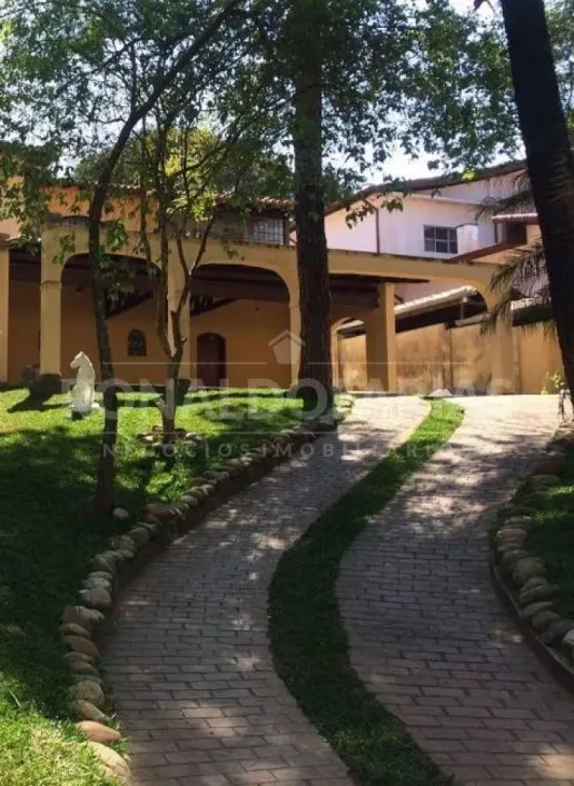 Foto do imóvel - Sobrado à venda com 5 quartos, 2 suítes, 544 m², 5 banheiros e 5 vagas na garagem em