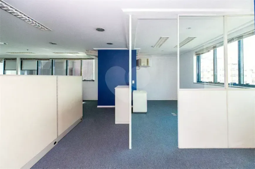 Foto do imóvel - Sala/Conjunto/Escritório à venda com 89 m², 3 banheiros, condomínio com elevador e aceita.