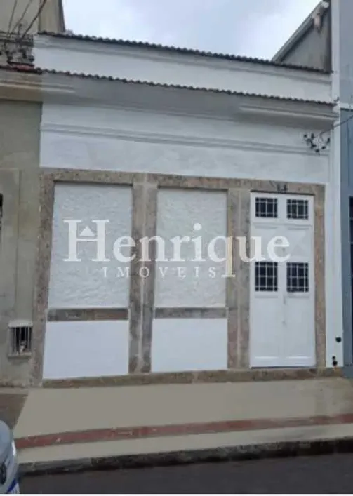 Foto do imóvel - Casa à venda com 3 quartos, 1 banheiro e 1 vaga na garagem próxima ao Metrô Cidade Nova em